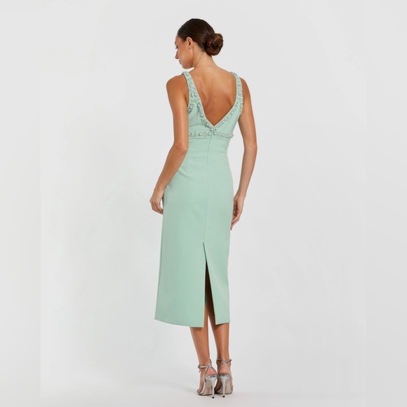 MAC DUGGAL
Green Crepe Fitted Midi Dress With Bow And Beaded Trim - Picture 3 of 15